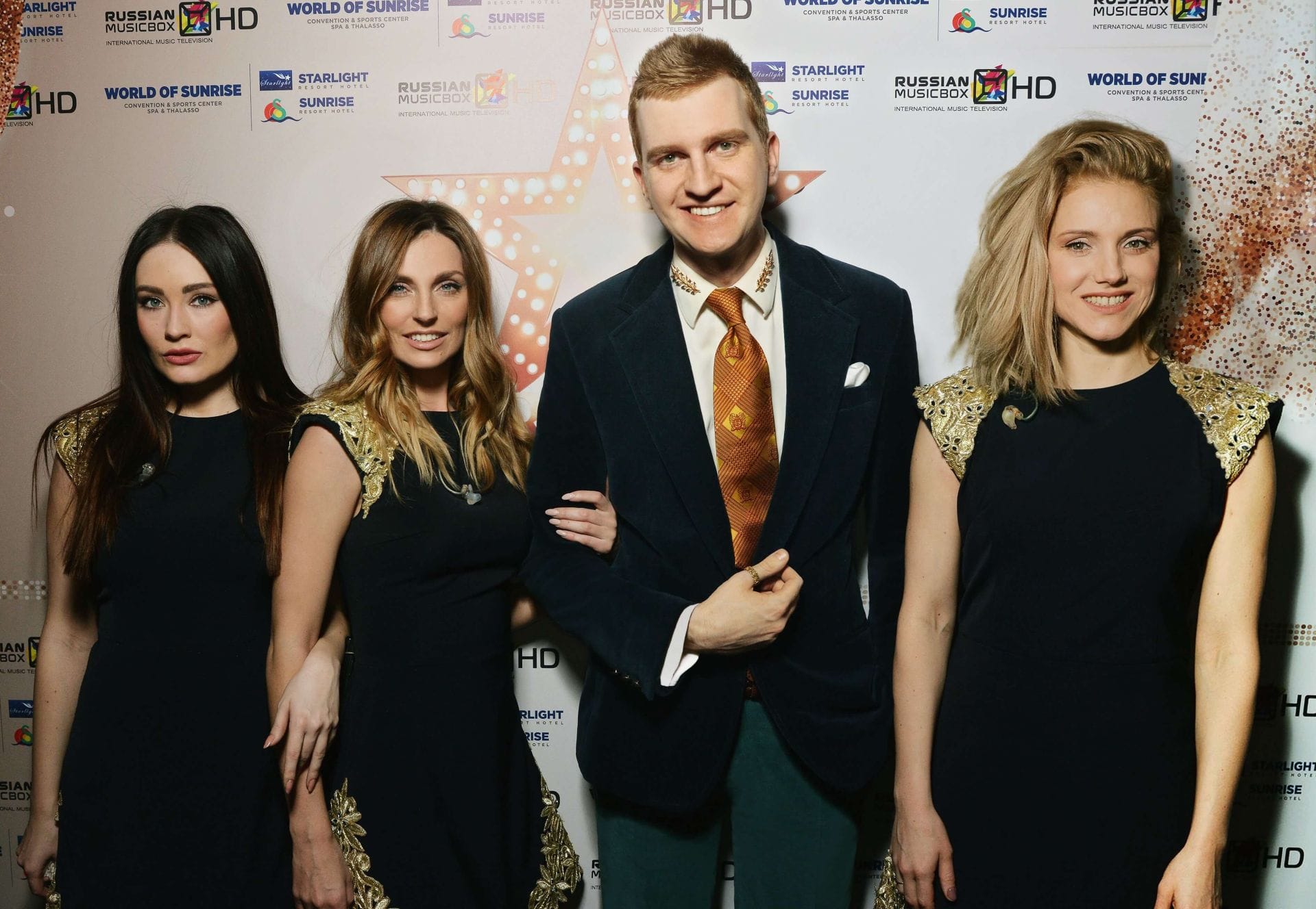 Стилист Александр Белов и
                                                            Группа Фабрика