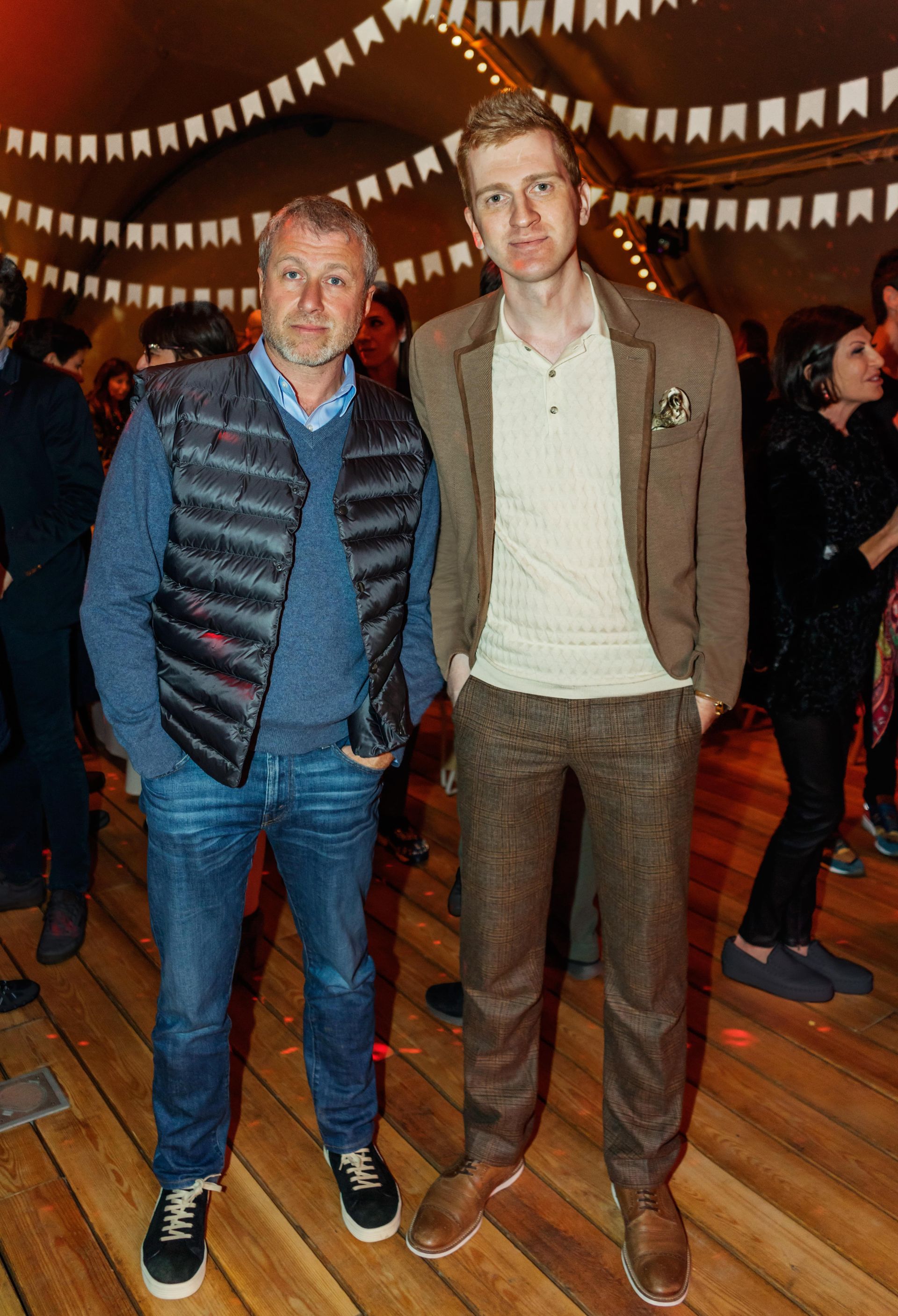 Стилист Александр Белов и
                                                           Роман Абрамович class=