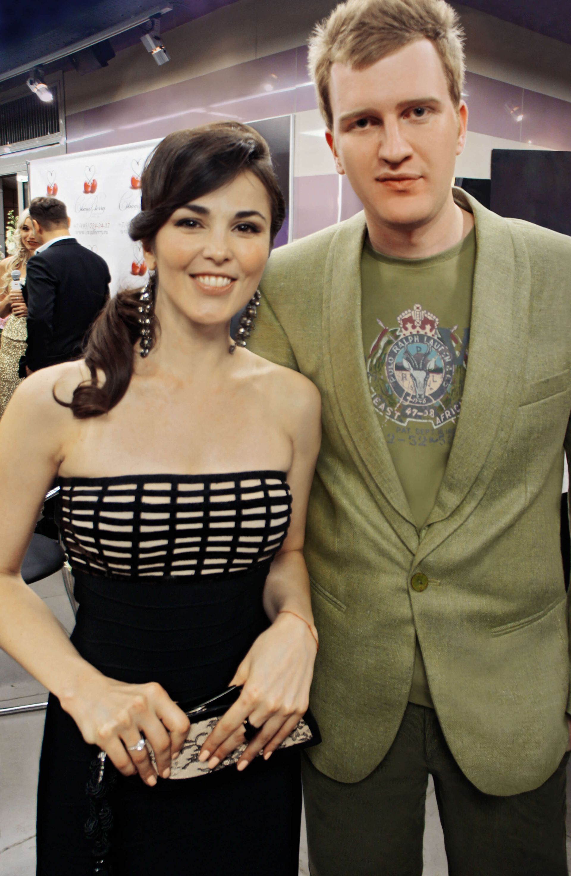 Стилист Александр Белов и
                                                            Сати Казанова class=