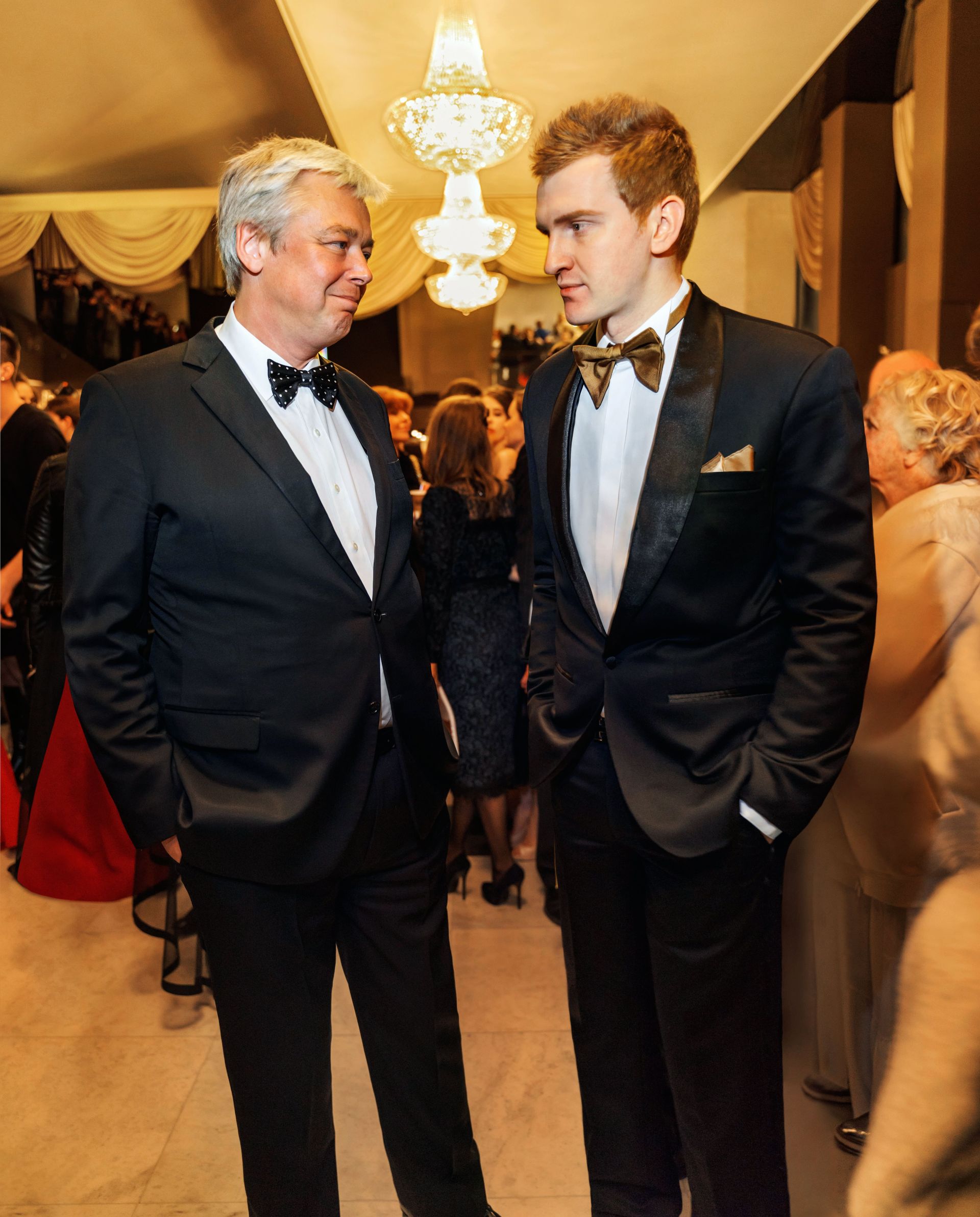 Стилист Александр Белов и
                                                            Александр Стриженов