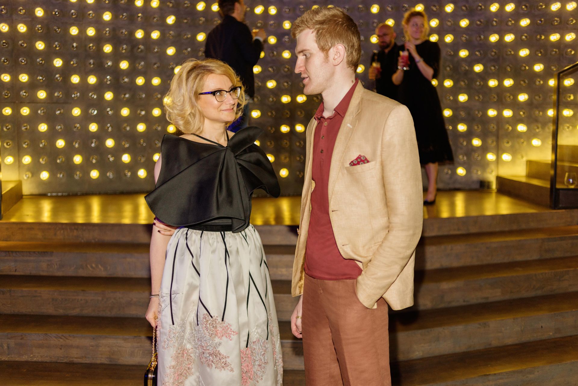 Стилист Александр Белов и
                                                            Эвелина Хромченко