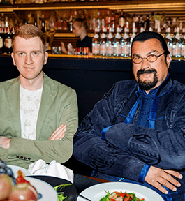 Стивен Сигал со стилистом Александром Беловым